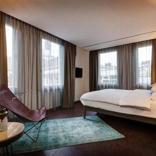 The longer you stay, the less you pay